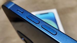 mo khoa iphone bang nut volume