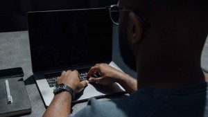 Laptop lên màn hình nhưng không chạy lỗi do đâu?