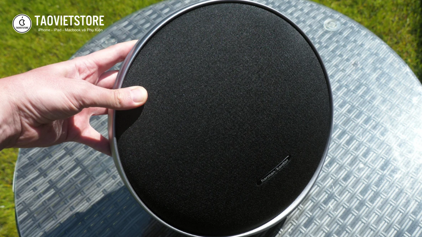 Đánh giá Harman Kardon Onyx Studio 9: Sự lột xác hoàn hảo từ ngoại hình đến âm chất 10 Đánh giá Harman Kardon Onyx Studio 9. Sự lột xác hoàn hảo từ ngoại hình đến âm chất